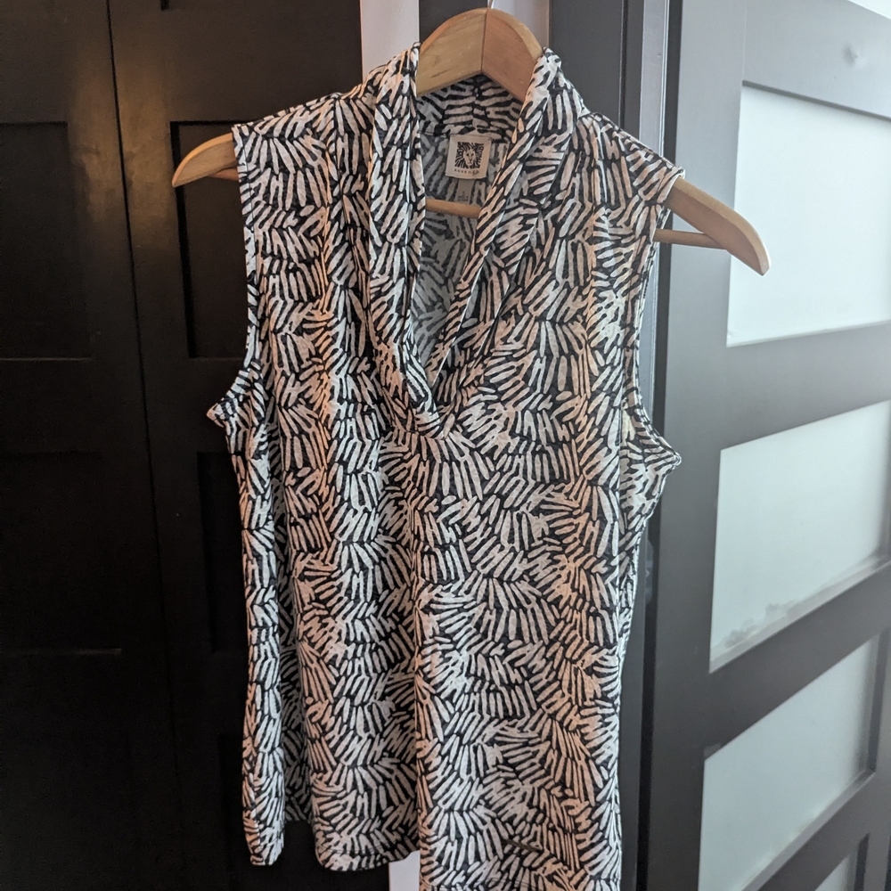 Black and White Patterned Women's Top
